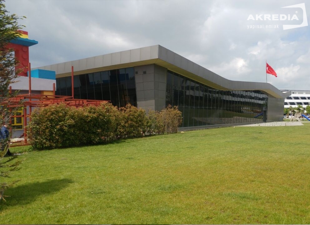 İSTANBUL BAŞAKŞEHİR (BAHÇETEPE'DE) YATIRIMLIK BAHÇELİ LÜX SALON